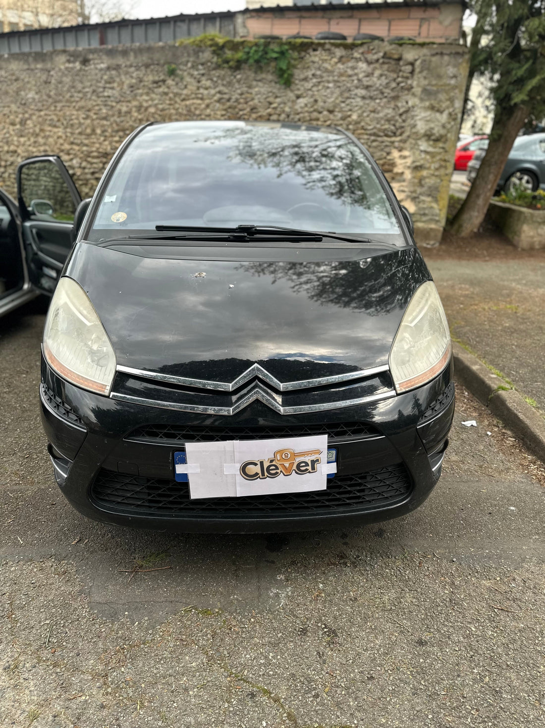 Rénovation de phares pour une Citroën C4 Picasso au restaurant "Deux Frères" à Tournan-en-Brie